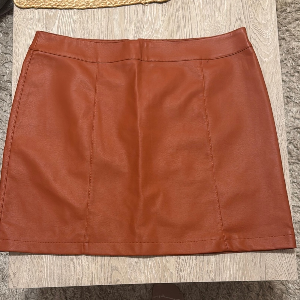 Elegant Tan Leather Skirt